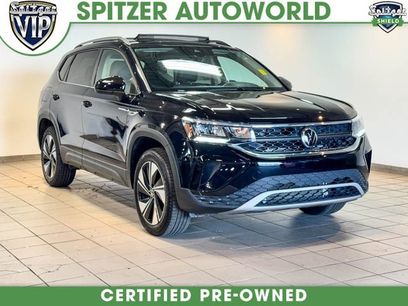 Used 2024 Volkswagen Taos SE w/ Panoramic Sunroof Package