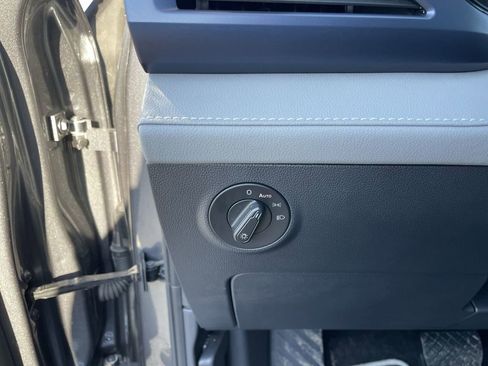 Certified 2024 Volkswagen Taos SE image 19