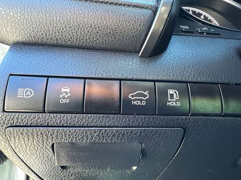 Used 2024 Toyota Camry SE image 25