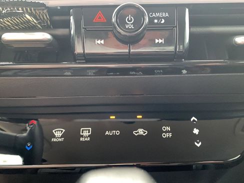 Used 2025 Nissan Kicks SR FWD image 8
