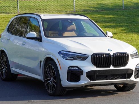 Used 2021 BMW X5 xDrive40i w/ M Sport Package AWD/4WD image 2