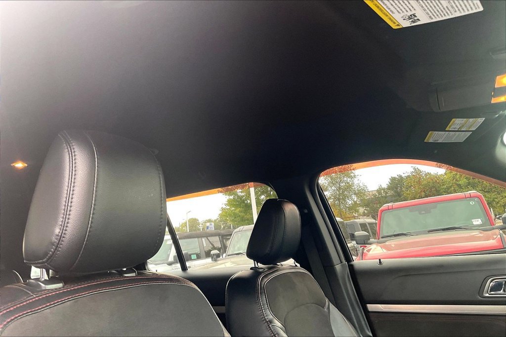 Used 2018 Ford Explorer XLT w/ Equipment Group 202A AWD/4WD image 21