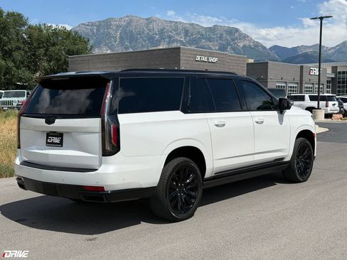 Used 2023 Cadillac Escalade ESV Sport Platinum w/ LPO, Floor Liner Package AWD/4WD image 9