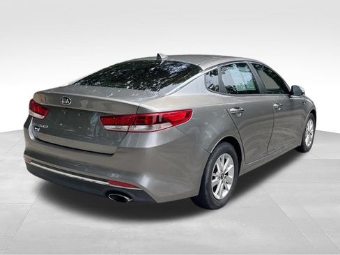 Used 2017 Kia Optima LX FWD image 4