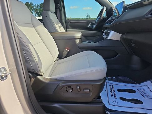 Used 2022 GMC Yukon XL SLE w/ Gmc Pro Safety Plus Package RWD image 14