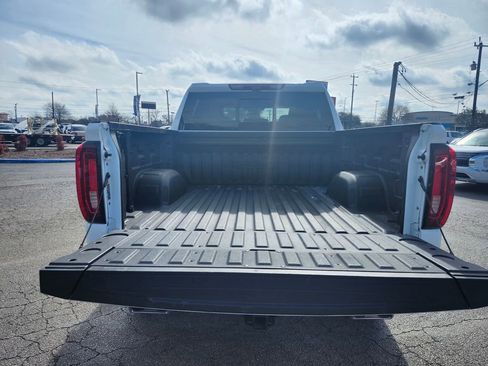 Used 2025 GMC Sierra 1500 AT4 w/ AT4 Premium Package AWD/4WD image 4