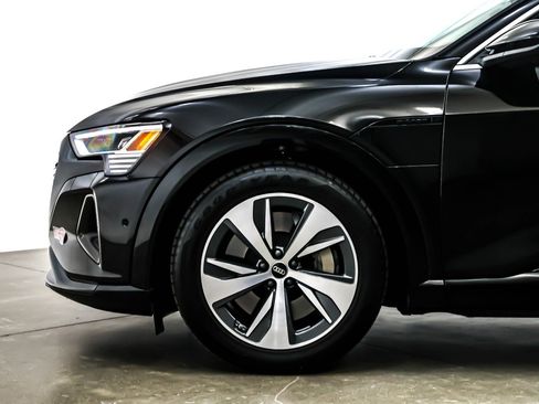 Used 2024 Audi Q8 e-tron Premium Plus image 10