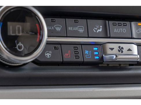 Used 2024 Ford Expedition Limited image 27