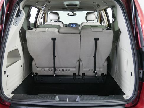 Used 2014 Chrysler Town & Country Touring-L w/ Driver Convenience Group FWD image 18