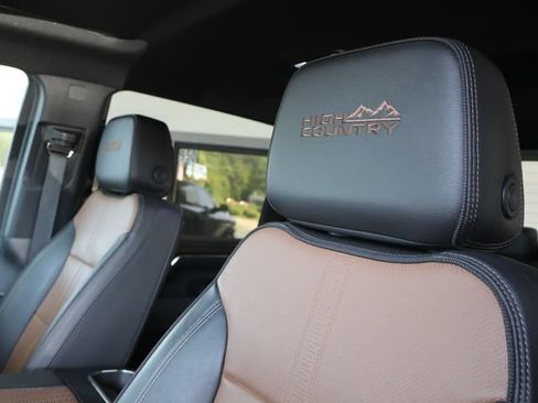 Used 2024 Chevrolet Silverado 2500 High Country w/ High Country Premium Package AWD/4WD image 17