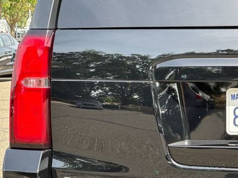 Used 2018 Chevrolet Suburban LT RWD image 50