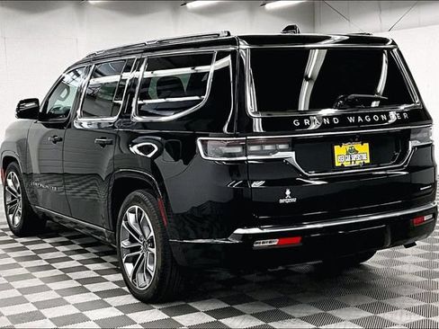 Used 2024 Jeep Grand Wagoneer Series III AWD/4WD image 2