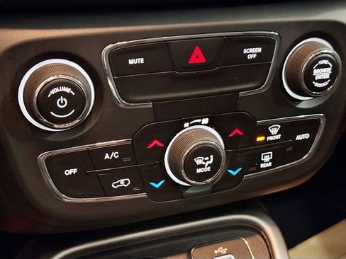 Used 2018 Jeep Compass Latitude w/ Popular Equipment Group image 17