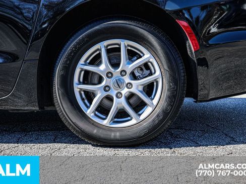 Used 2024 Chrysler Pacifica Touring-L image 18