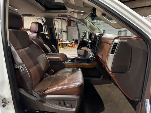 Used 2016 Chevrolet Silverado 2500 High Country w/ Duramax Plus Package image 26