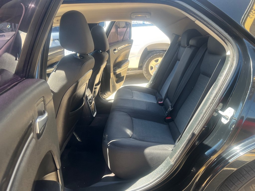 Used 2018 Chrysler 300 Touring RWD image 13