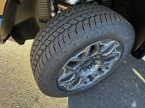 New 2025 GMC Hummer EV 3X image 9