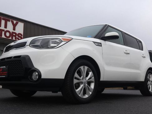 Used 2016 Kia Soul + image 15