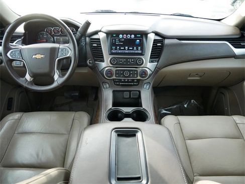 Used 2020 Chevrolet Suburban LT w/ Luxury Package image 12