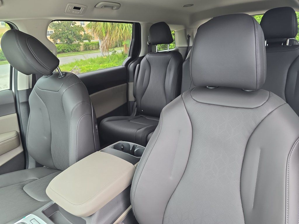 New 2027 Kia Carnival FWD image 22