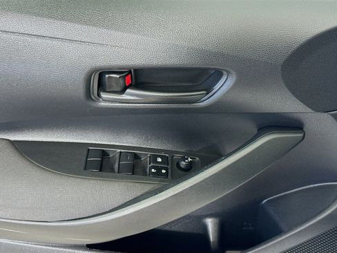 Used 2022 Toyota Corolla LE FWD image 23