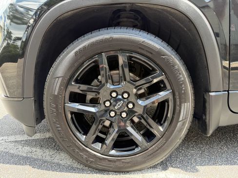 Used 2020 Chevrolet Traverse LT w/ LPO, Blackout Package FWD image 28