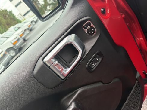 Used 2024 Jeep Wrangler Unlimited AWD/4WD image 15