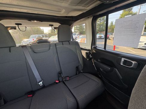 Used 2025 Jeep Wrangler Sport S image 36