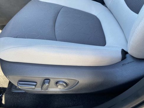 Used 2025 Toyota RAV4 XLE image 24