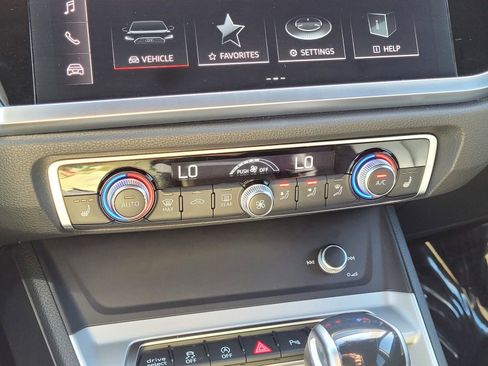 Used 2025 Audi Q3 2.0T Premium image 25