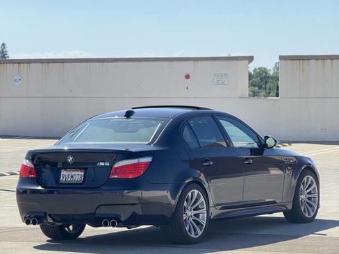 Used 2010 BMW M5 RWD image 48