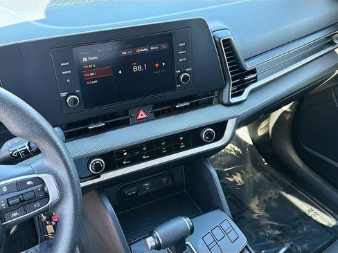 Used 2024 Kia Sportage LX image 26