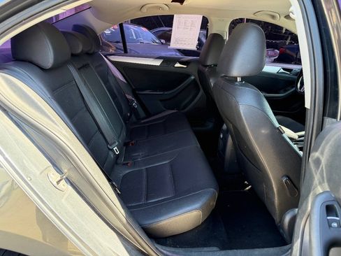 Used 2013 Volkswagen Jetta SE FWD image 11