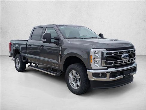New 2026 Ford F250 XLT w/ FX4 Off-Road Package image 3