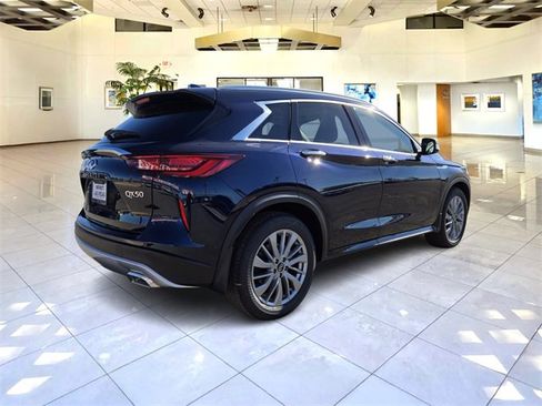 New 2025 INFINITI QX50 Luxe image 7