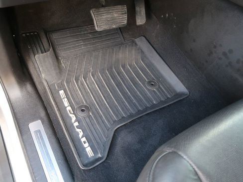 Certified 2018 Cadillac Escalade Premium Luxury image 13