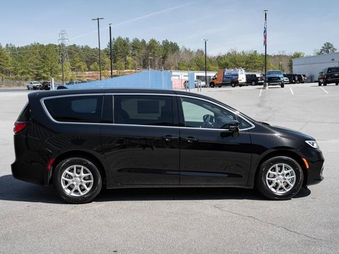 New 2026 Chrysler Pacifica Select image 11