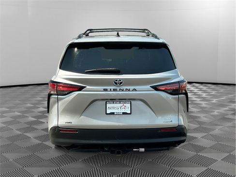 Used 2021 Toyota Sienna XLE w/ XLE Plus Package AWD/4WD image 4