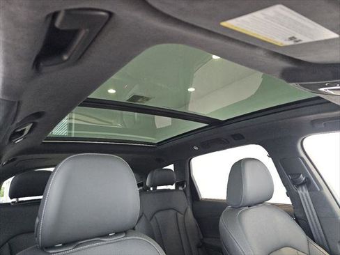 New 2025 Audi Q7 3.0T Prestige image 3