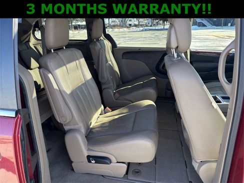 Used 2016 Chrysler Town & Country Touring-L image 22