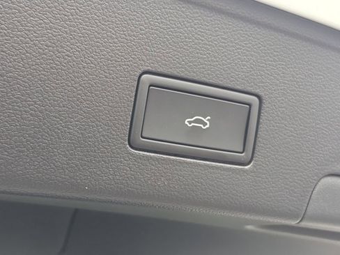 New 2026 Volkswagen Atlas Cross Sport SE image 7