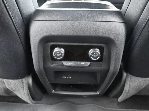Used 2026 Chevrolet Traverse LT FWD image 27