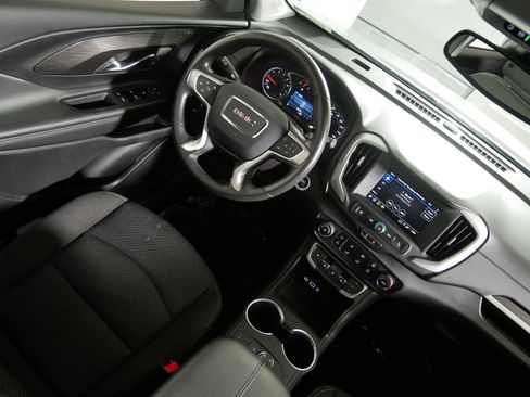 Used 2024 GMC Terrain SLE image 9