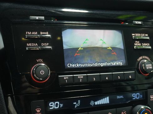 Used 2017 Nissan Rogue SV AWD/4WD image 20