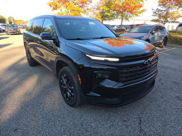 Used 2024 Chevrolet Traverse LS w/ Midnight/Sport Edition FWD image 3