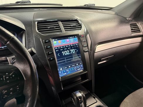 Used 2018 Ford Explorer XLT w/ Equipment Group 202A AWD/4WD image 80