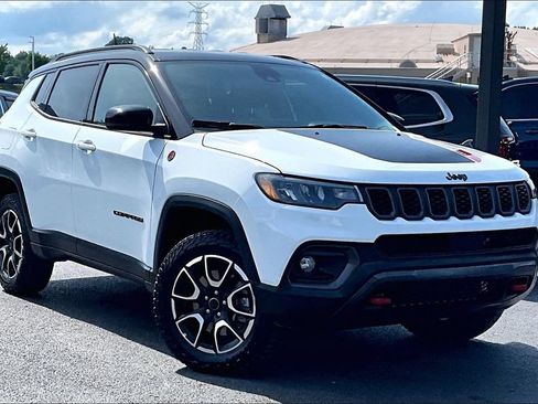 Used 2025 Jeep Compass Trailhawk AWD/4WD image 29