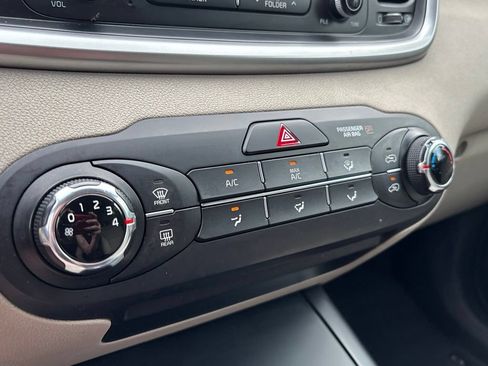 Used 2017 Kia Sorento AWD image 29