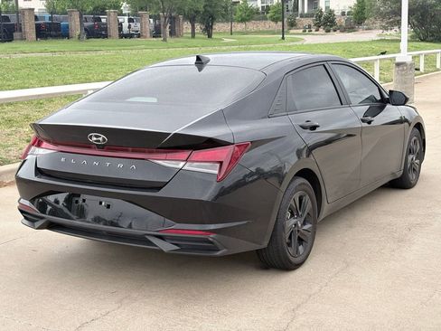 Used 2023 Hyundai Elantra SEL image 4