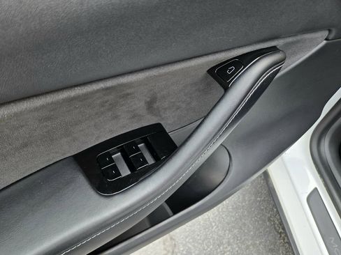Used 2021 Tesla Model Y Long Range image 18
